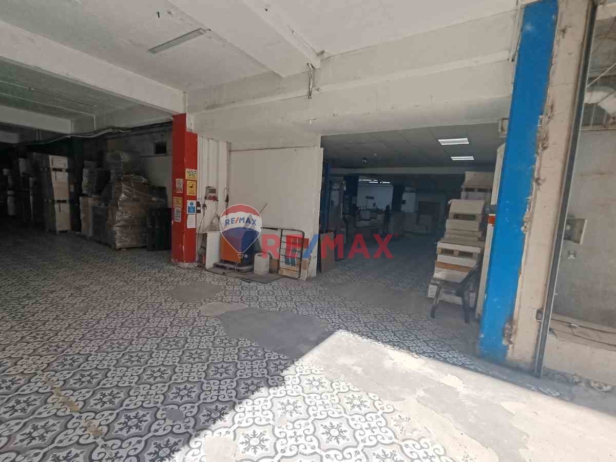 ÇOBANÇEŞMEDE DÜZ GİRİŞ 1.800M² İSKANLI