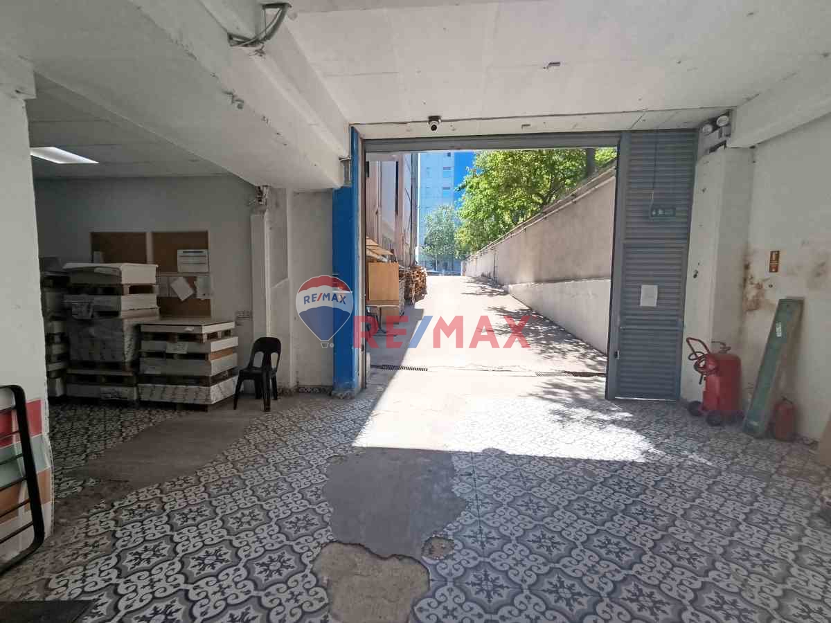 ÇOBANÇEŞMEDE DÜZ GİRİŞ 1.800M² İSKANLI