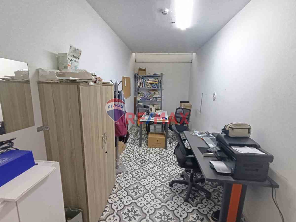 ÇOBANÇEŞMEDE DÜZ GİRİŞ 1.800M² İSKANLI