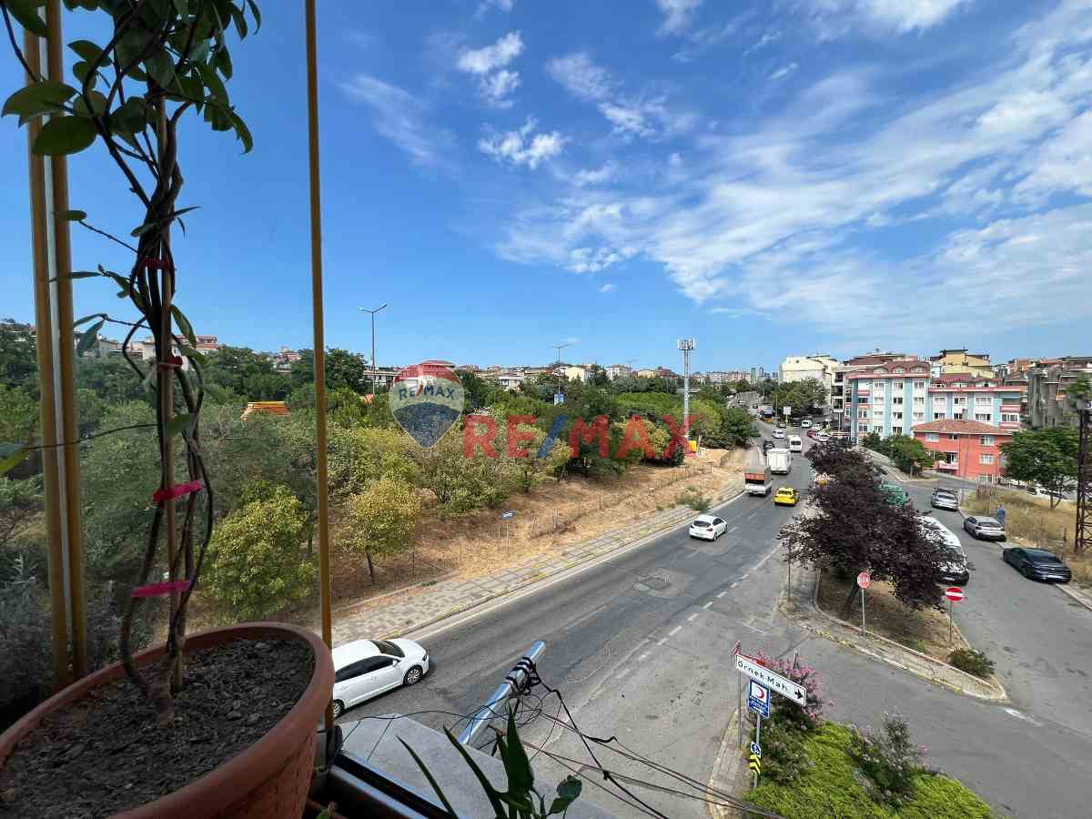 ATAŞEHIR FETIH MH.2+1 SATILIK DAIRE TUĞBA ÖZAKBULUT REMAX MASAL 