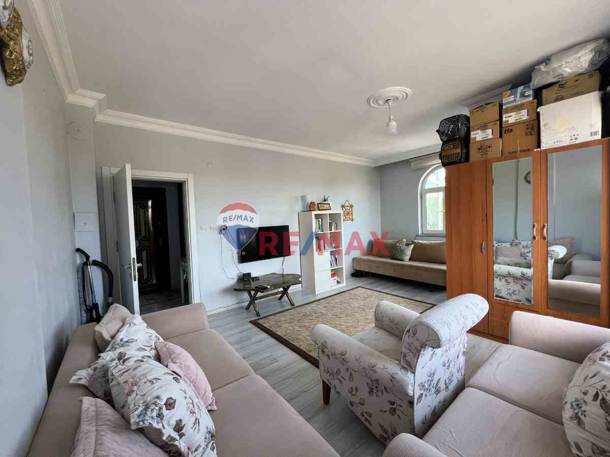 ATAŞEHIR FETIH MH.2+1 SATILIK DAIRE TUĞBA ÖZAKBULUT REMAX MASAL 