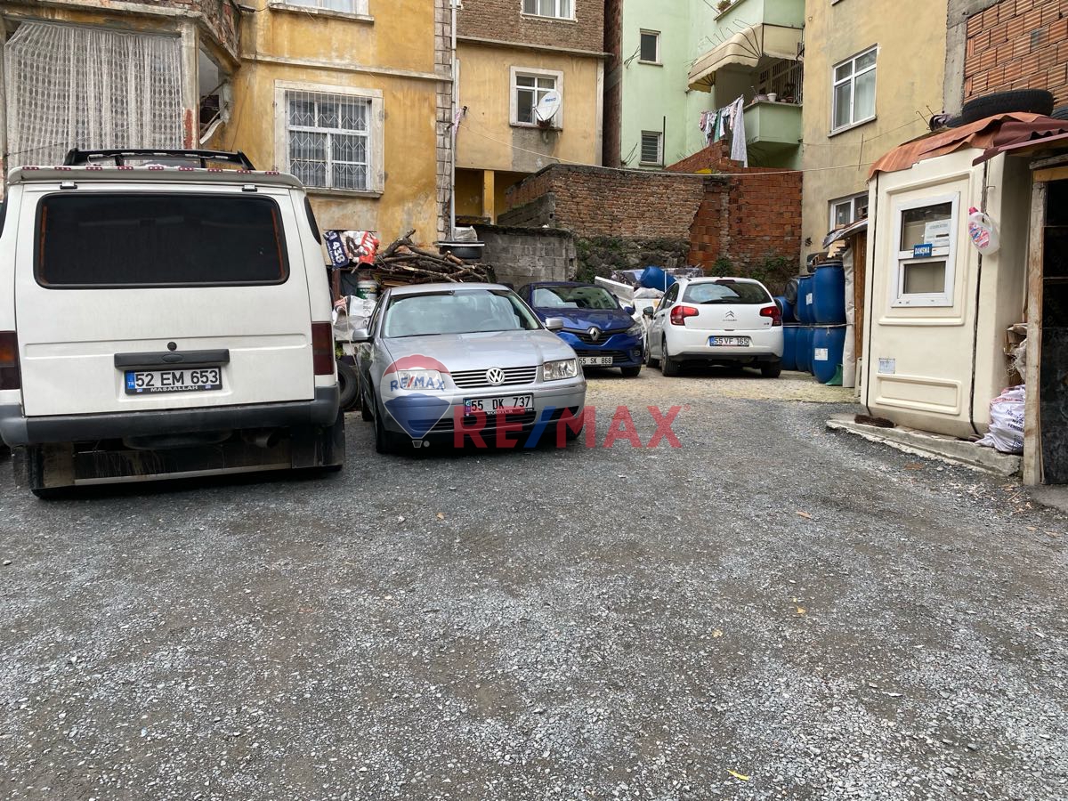 İLKADIM MERKEZDE SATILIK ARSA