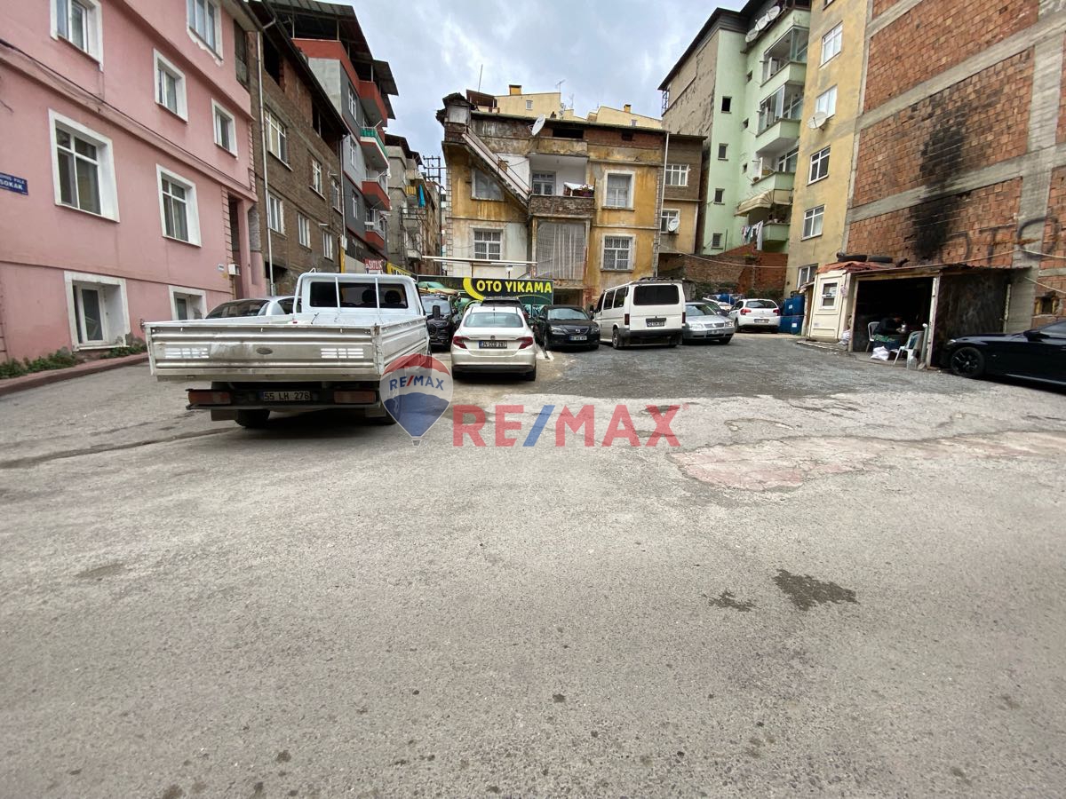 İLKADIM MERKEZDE SATILIK ARSA