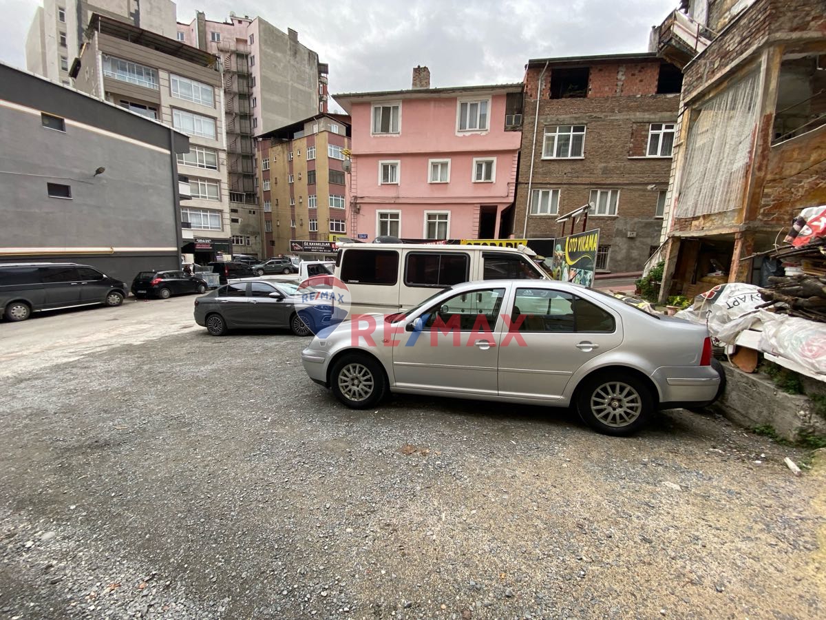 İLKADIM MERKEZDE SATILIK ARSA