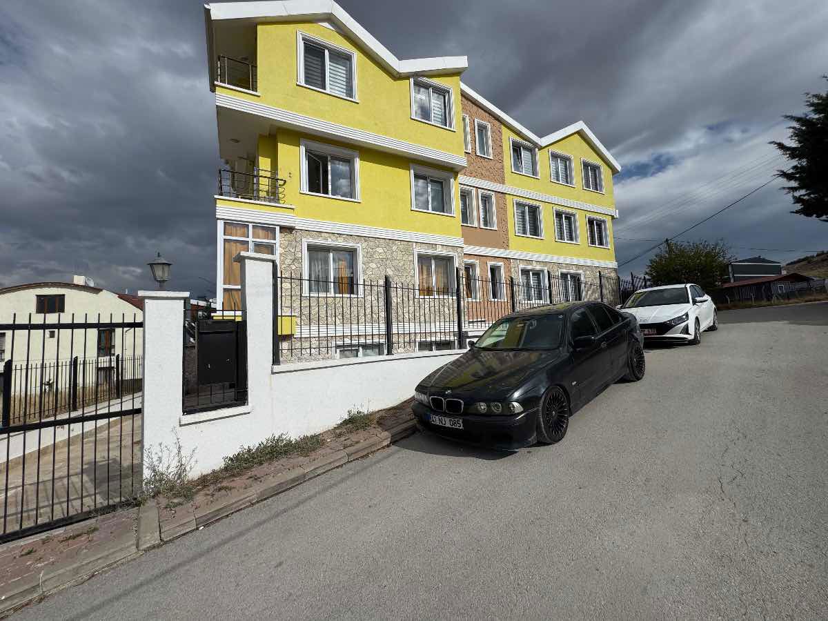 YAŞAMKENT 2+1 YÜKSEK KIRA GETIRLI FIRSATI DAİRE