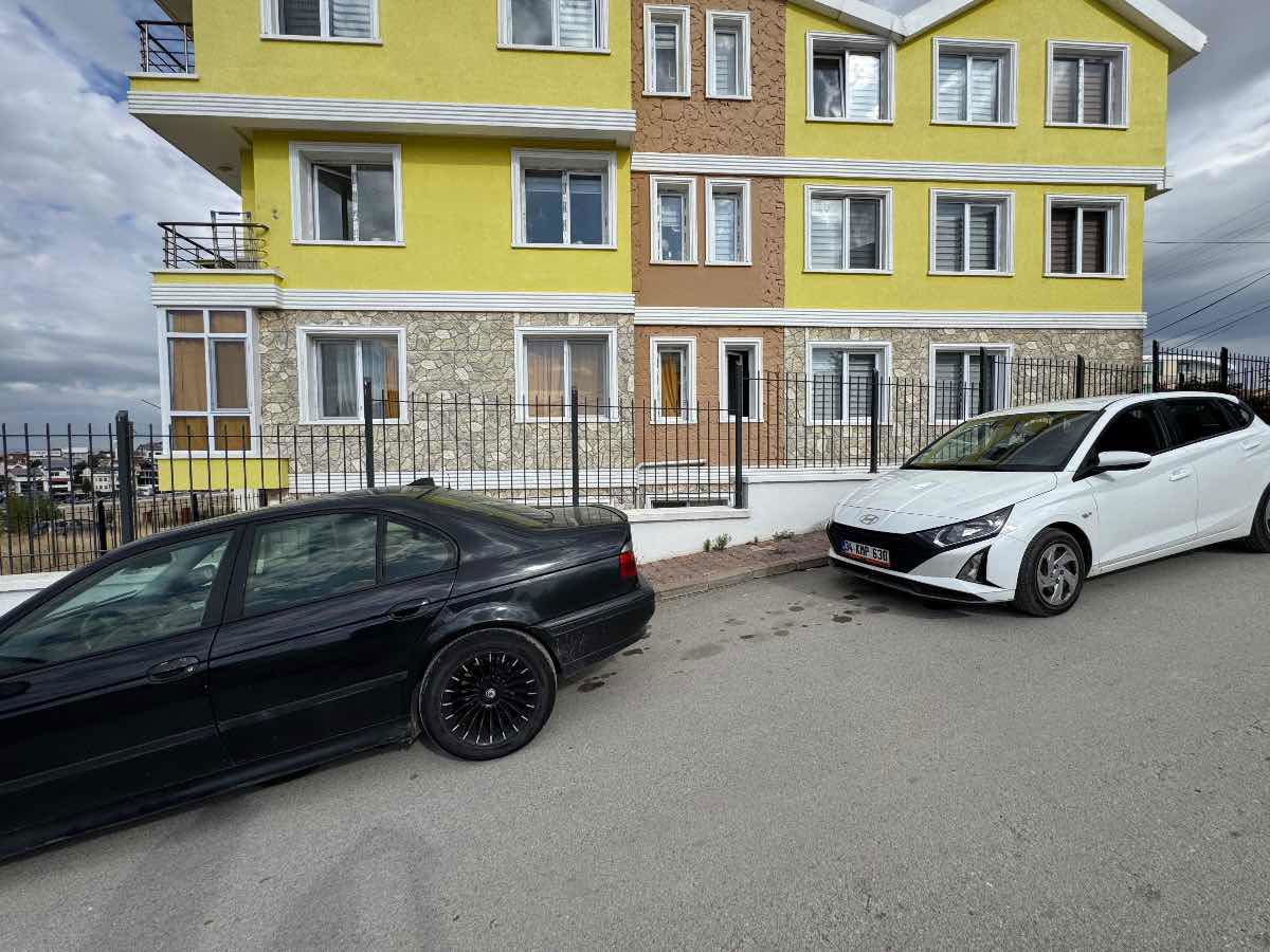 YAŞAMKENT 2+1 YÜKSEK KIRA GETIRLI FIRSATI DAİRE