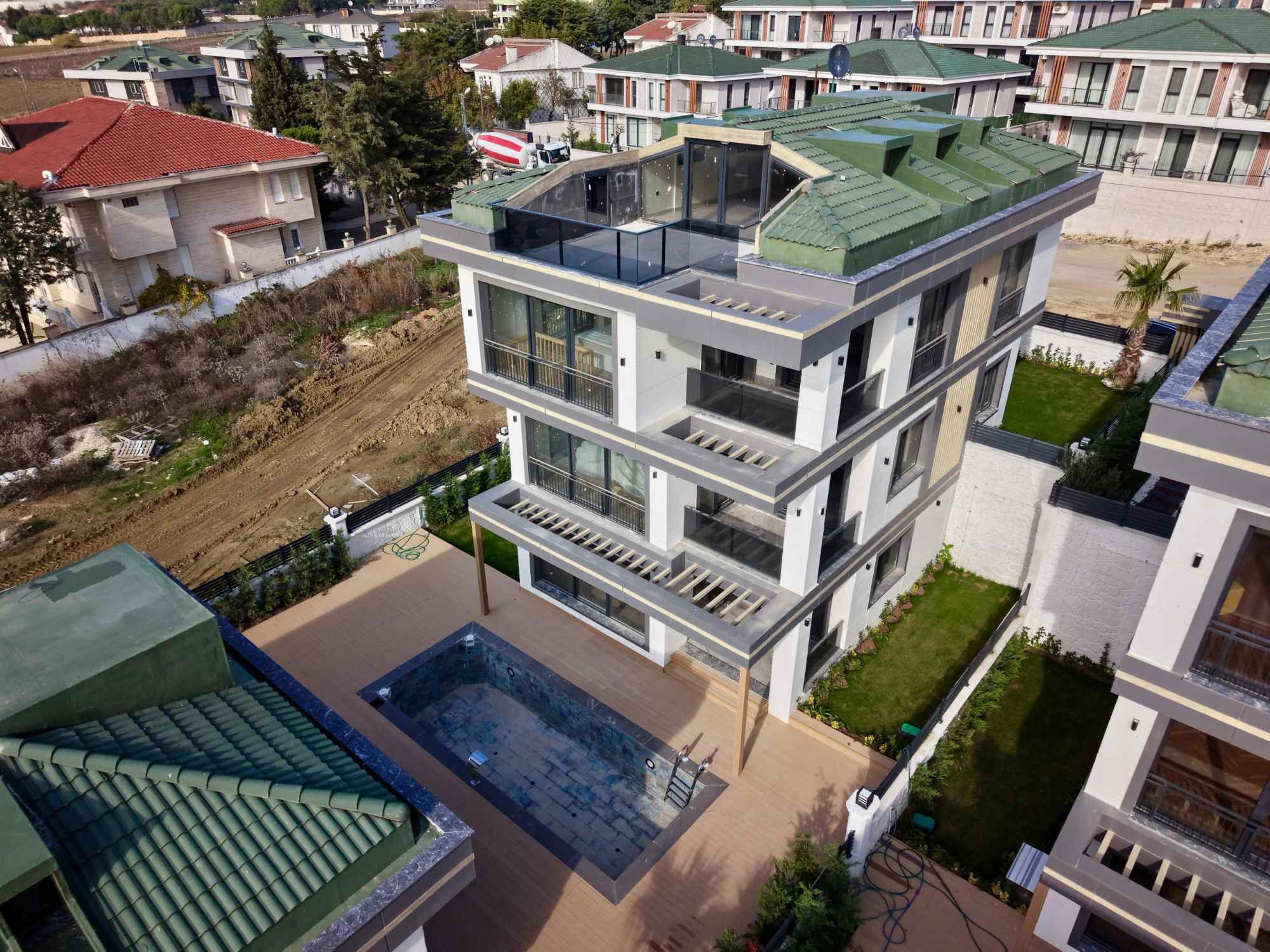 BÜYÜKÇEKMECE'DE SATILIK DENİZ MANZARZALI LÜKS 5 KATLI VİLLA