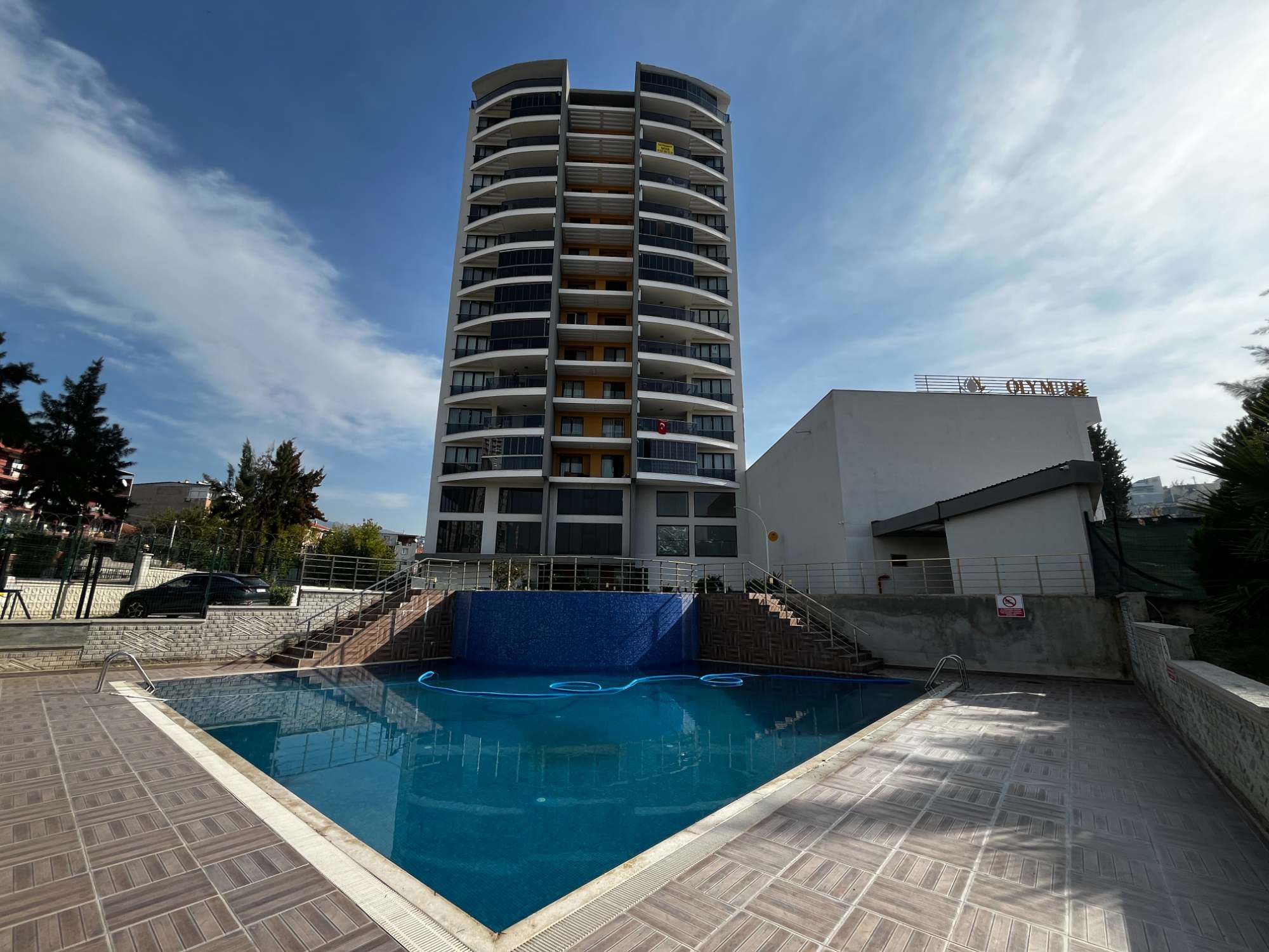 MERKEZI KONUMDA GENIŞ VE FERAH 3+1 MODERN DAIRE, HAVUZ & OTOPARK