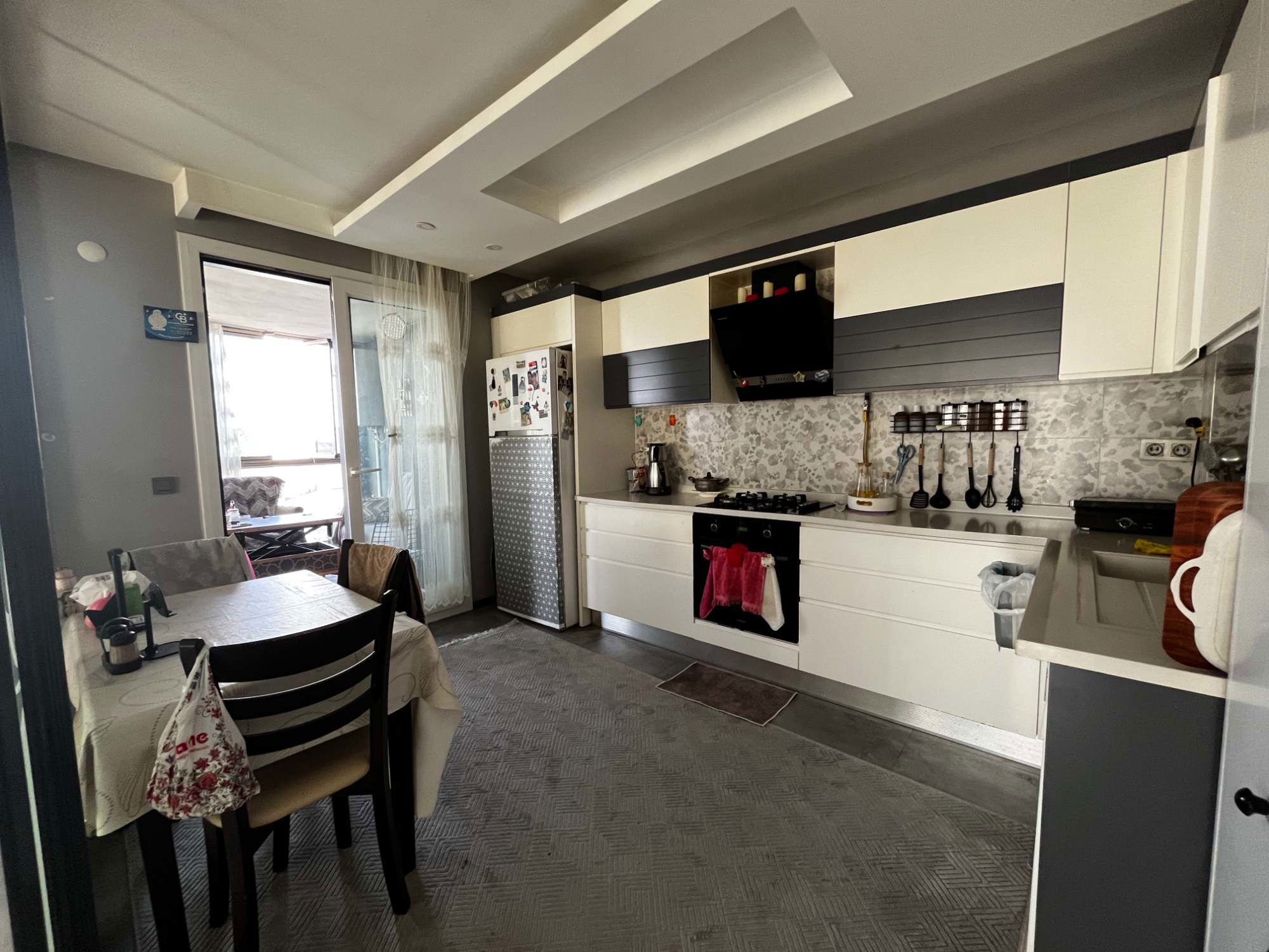 MERKEZI KONUMDA GENIŞ VE FERAH 3+1 MODERN DAIRE, HAVUZ & OTOPARK