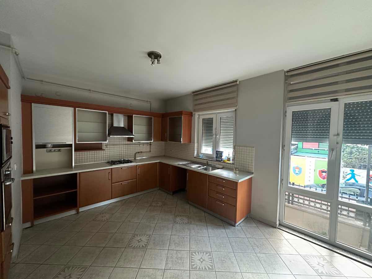 ATAŞEHIR’IN KALBINDE  OTURUMA HAZIR SATILIK MÜSTAKIL VILLA