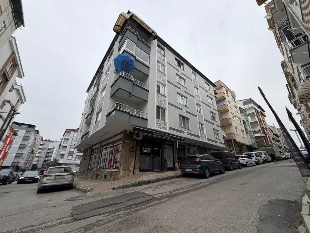 56’LARDA GENİŞ 4+1 KİRALIK DAİRE