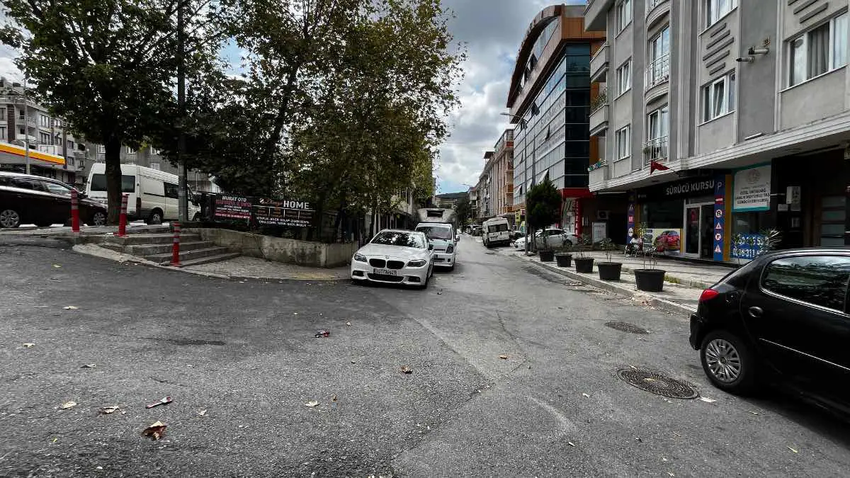 REMAX WE SANCAKTEPE YAKACIK CADDESİNDE KOMPLE SATILIK BİNA