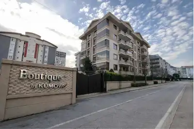RE/MAX BEYAZ | 29 EKİM KUMOVA SİTESİNDE 5+1 DUBLEKS HAVUZLU ŞÖMİNELİ METROYA YAKIN
