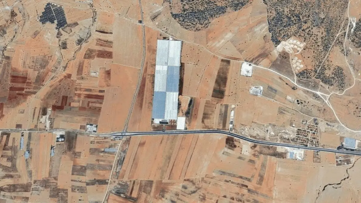 KORKUTELI KEVZER'DE KADASTRO YOLUNA YAKIN 710M² YATIRIMLIK TARLA