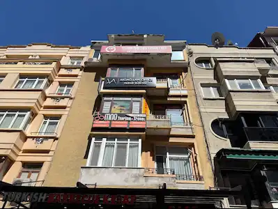 TAKSIM MEYDANINA YAKIN GENIŞ KULLANIMLI SATILIK 4+1 DAIRE