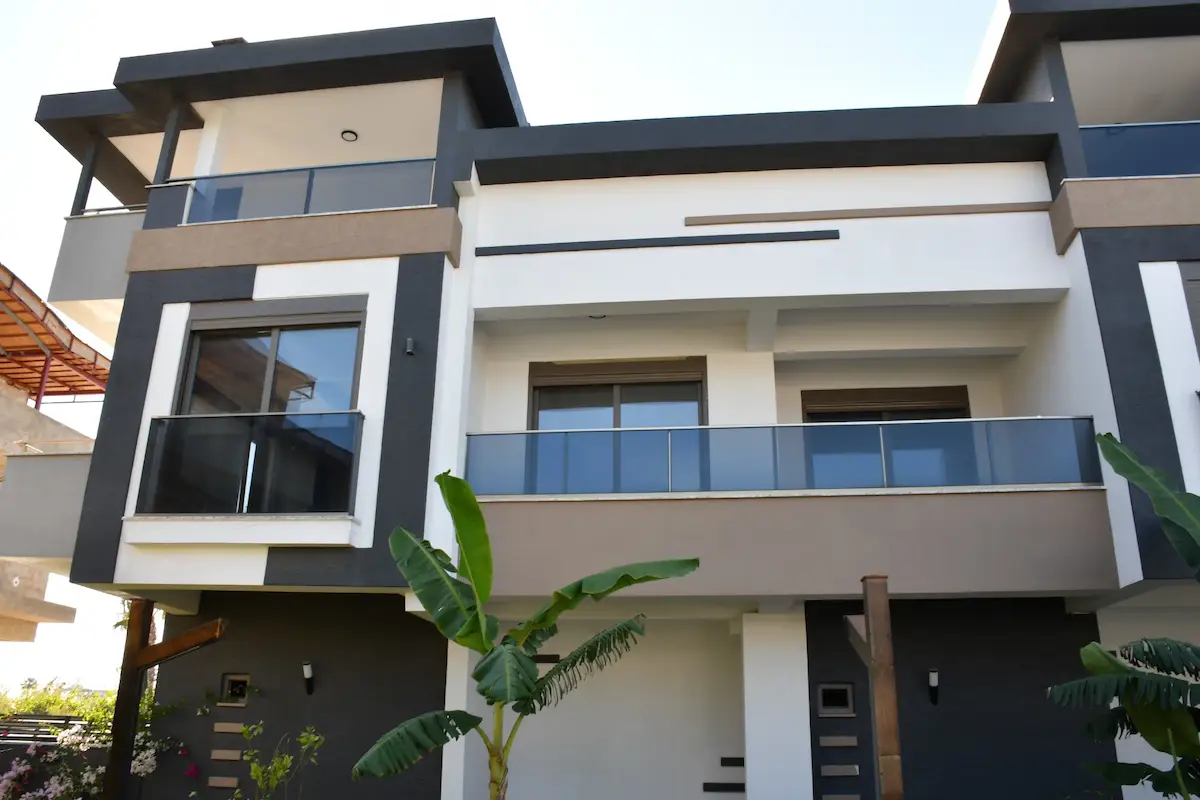 ILICA DA DENİZE YAKIN HAVUZLU SİTE İÇİ EŞYALI KİRALIK SIFIR 1+1 DAİRE