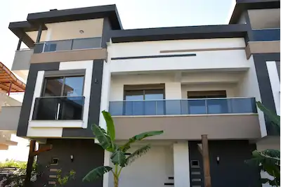 ILICA DA DENİZE YAKIN HAVUZLU SİTE İÇİ EŞYALI KİRALIK SIFIR 1+1 DAİRE