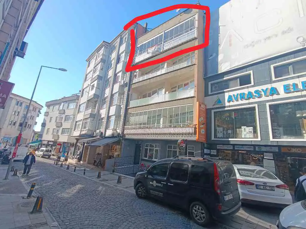 TRABZON MEYDAN'DA DENİZ MANZARALI İÇİ KOMPLE YENİLENMİŞ MASRAFSIZ 3+1