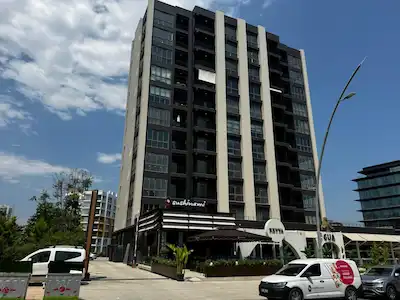 REMAX PALM'DEN FUATMOREL DE PRESTİJLİ İŞ MERKEZİNDE EŞYALI OFİS