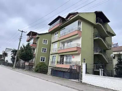 İZMİT PLAJYOLU 2+1 GENİŞ KULLANIŞLI MASRAFSIZ DAİRE