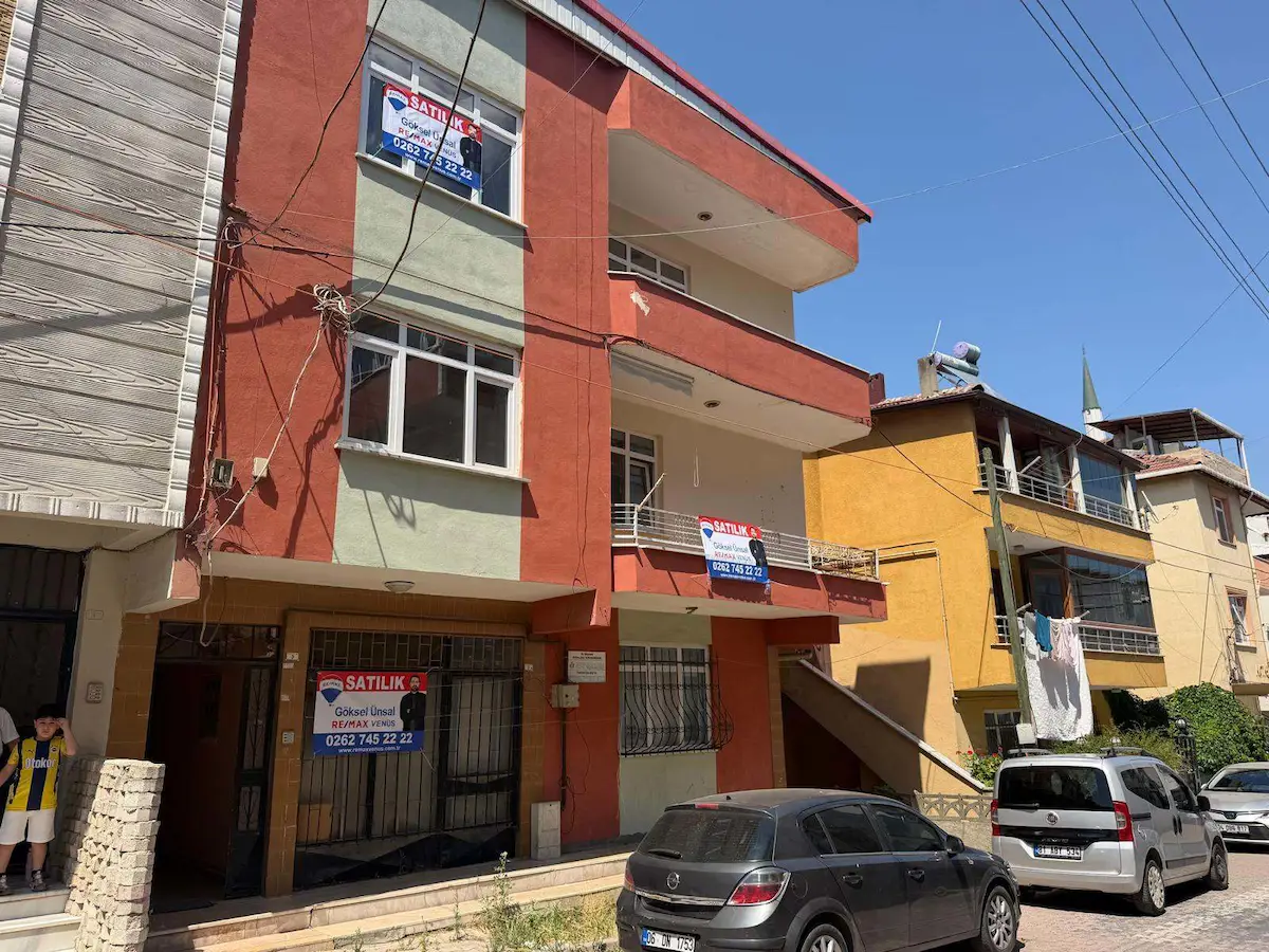 NENEHATUN MAH. T.REIS CAD. YAKINI 193 M² ARSALI 3 KATLI BINA