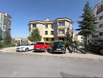 ÇANKAYA BIRLIK MAH. SATILIK BÜYÜK YAPILI 3+1 DAIRE ASANSÖR VE KAP. GARAJ