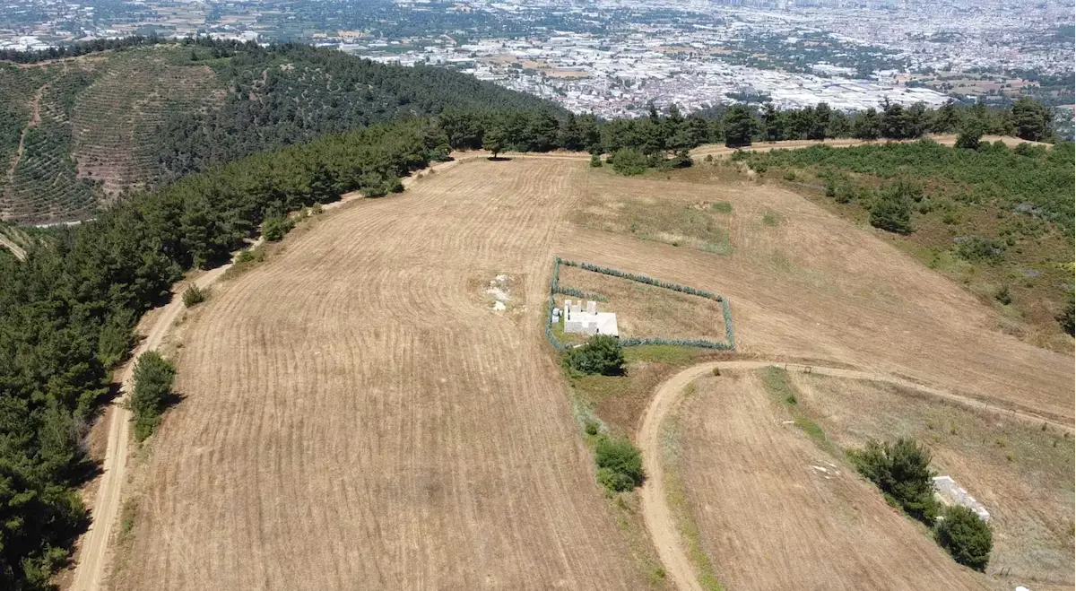 REMAX BEYAZ ÇALIDA MERKEZE YAKIN YATIRIM FIRSATI 1552 M2 TARLA