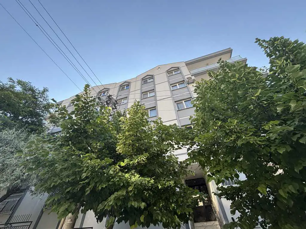 33 BUCA ATATÜRK MAHALLESİ GENİŞ 4+1 TADİLATLI SATILIK DAİRE