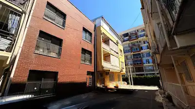 BORNOVA MEVLANA MAH.’DE SIFIR SATILIK ARA KAT 2+1 DAIRE