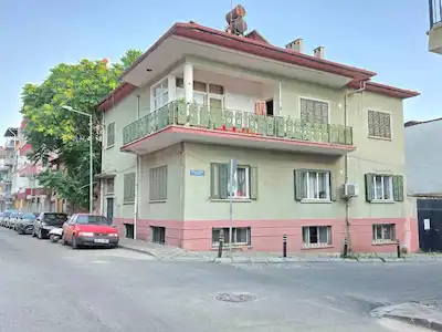 AYDIN EFELER KÖPRÜLÜ VEYSİPAŞA’DA MÜSTAKİL PARSELDE 3 KATLI, 450 M2 4 CEPHELİ KOMPLE SATILIK BİNA