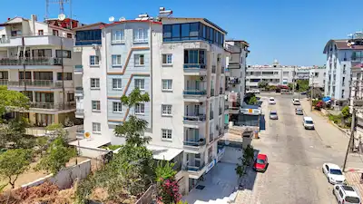 MÜSTAKİL TADINDA BAHÇELI AYRI MUTFAK DEV TERASLI 2+1