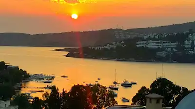 GÜNDOĞAN'DA 4+1 DENIZ MANZARALI EŞYALI BAHÇELI VILLA | GÜVENLIKLI SITE