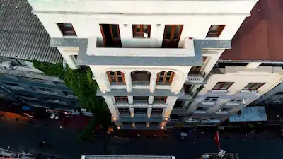 TAKSIM'DE ISTIKLAL CADDESINE YAKIN SATILIK OTEL