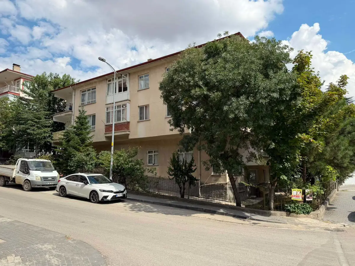 SUBAYEVLERİ'NDE ÖNÜ AÇIK KATTA MASRAFSIZ 3+1 SATILIK DAİRE
