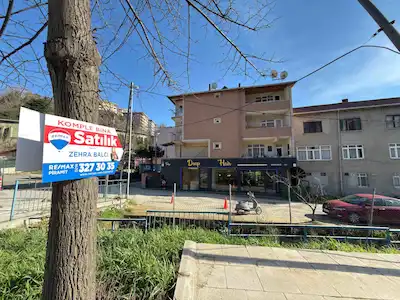 MERKEZİ KONUMDA EMSALSIZ KOMPLE SATILIK GENIŞ BINA