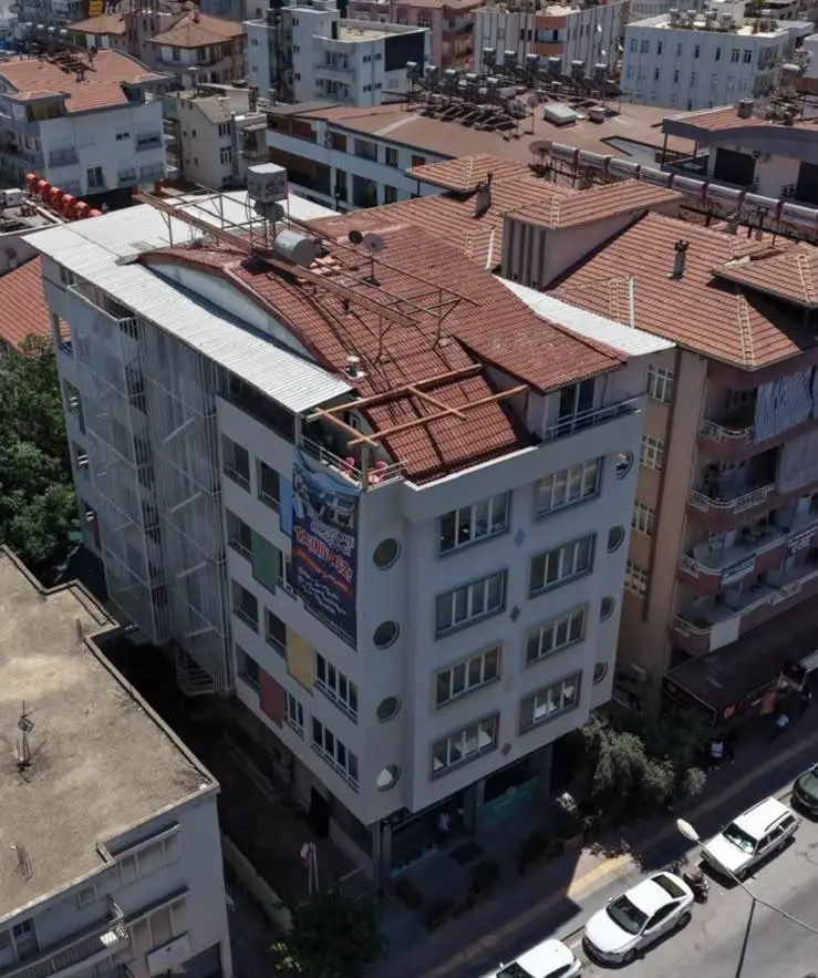 YUKARI HİSAR’DA ŞEHİR MERKEZİNDE KOMPLE KİRALIK 6 KATLI TİCARİ BİNA