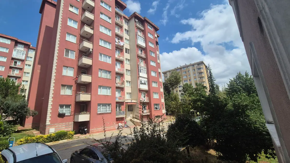 PENDİK YENİŞEHİR’DE GÜNEY-BATI CEPHELİ, EŞYALI 3+1 KİRALIK DAİRE | BOŞ & HEMEN TESLİM