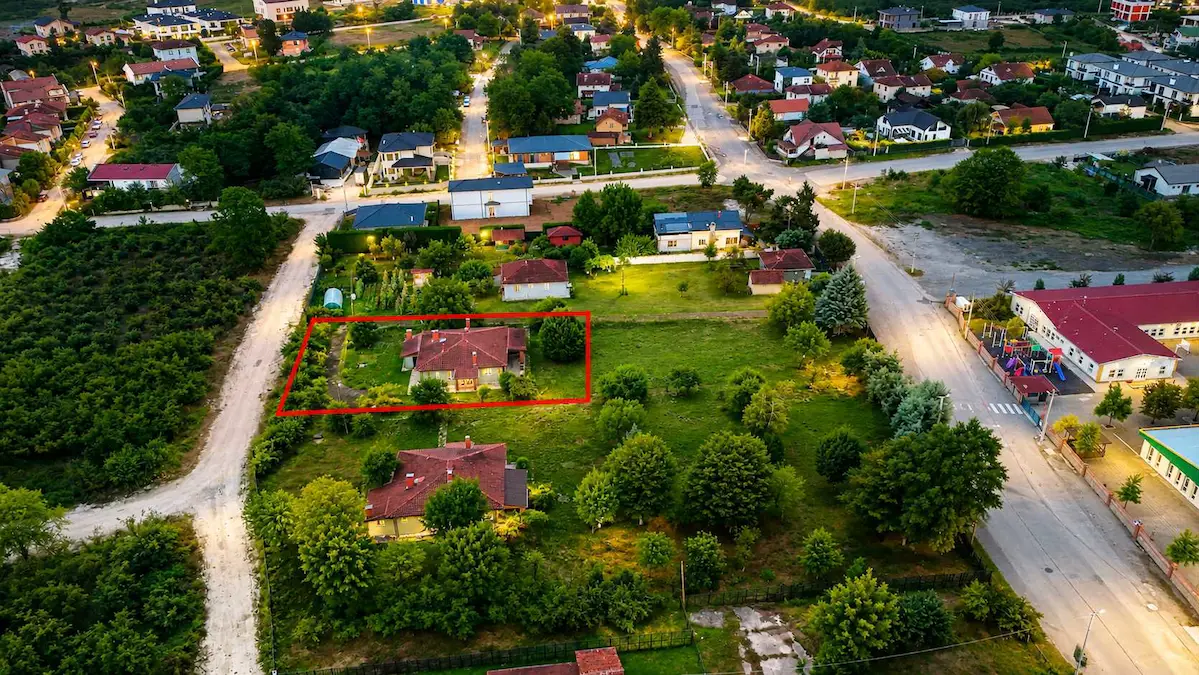 DÜZCE ARAPÇİFTLİĞİ’NDE 1.212 M² VİLLA İMARLI ARSA | MÜSTAKİL TAŞ EVLİ