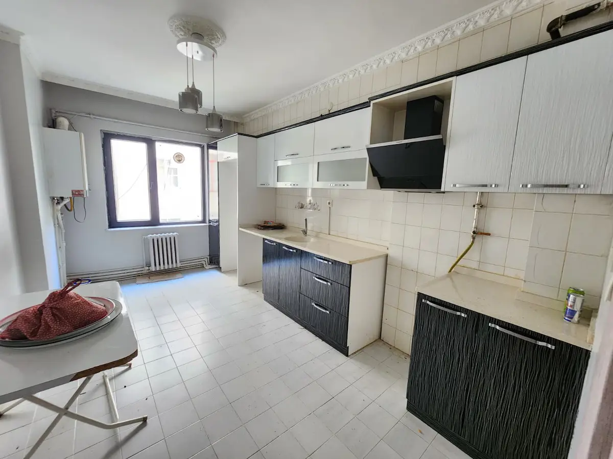 REMAX İLKE'DEN ŞEHİR MERKEZİ'NDE 3+1 FULL YAPILI KİRALIK DAİRE
