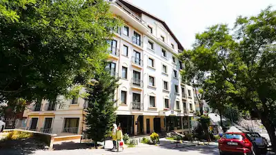 BÜLBÜLDERESİ ÜZERİ MOBİLYALI KAT KONUMUNDA VERANDALI 2+1 DAİRE