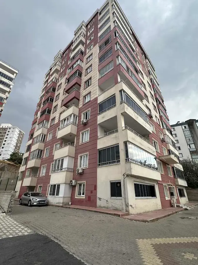 RE/MAX YENİ GAYRIMENKUL’DEN BOĞAZIÇI MAHALLESI’NDE SATILIK 3 + 1 DAIRE