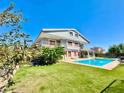 URLA GÜVENDİK MAHALLESİNDE SATILIK 180 M² 4+2 HAVUZLU VİLLA 