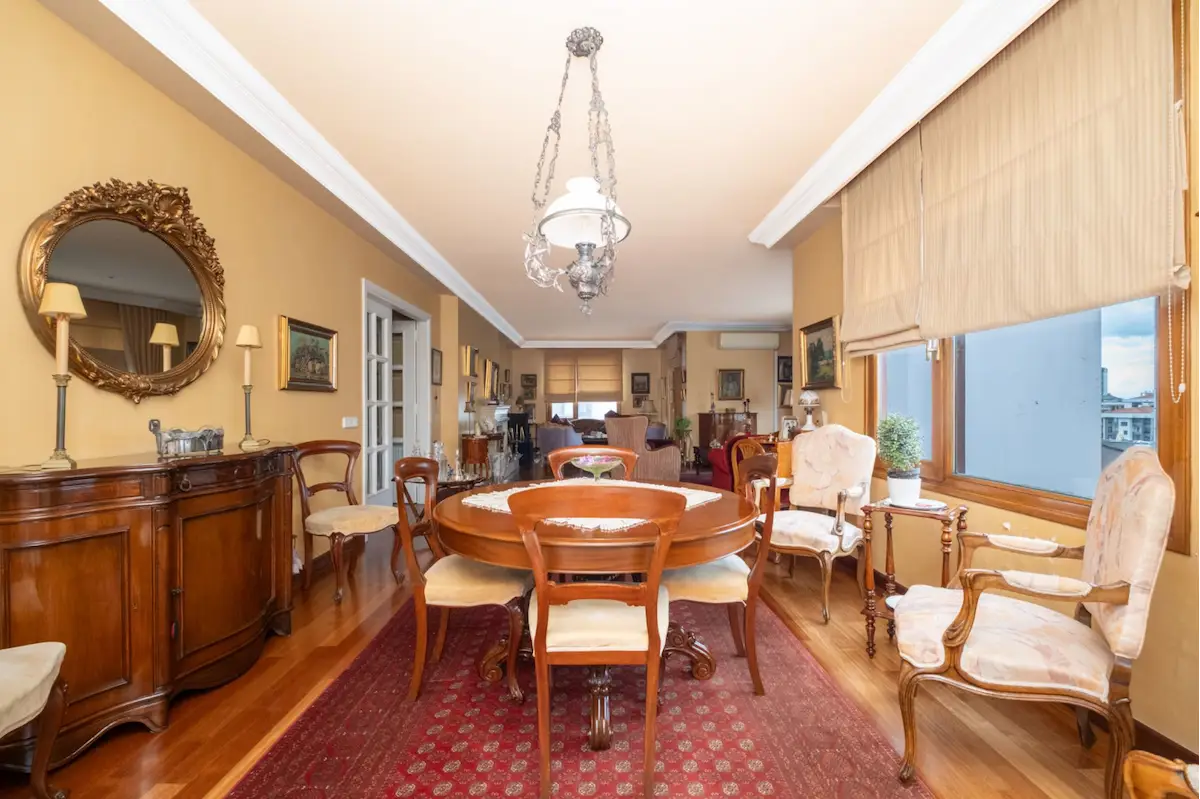 FENERBAHÇE BAĞDAT CADDESİNDE 200M2 SATILIK DAİRE