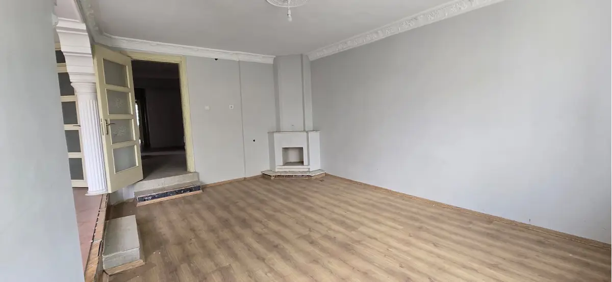 İSTASYON CADDESİ ANAYOL ÜZERİ MERKEZİ KONUMDA SATILIK 3+1 DAİRE
