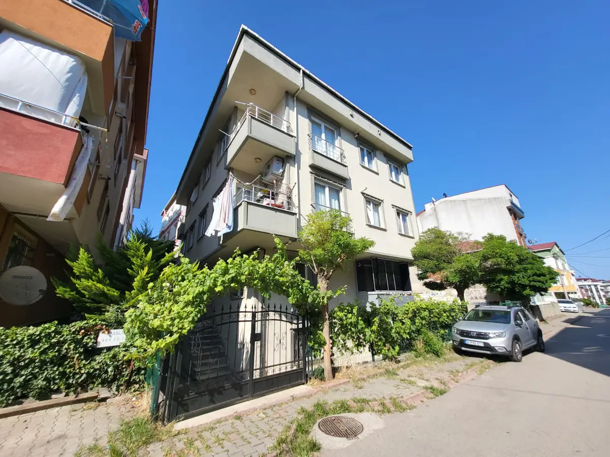 SANCAKTEPE’DE DOĞU-GÜNEY CEPHELİ 2+1 | BALKONLU | DOĞALGAZ KOMBİLİ | KREDİYE UYGUN