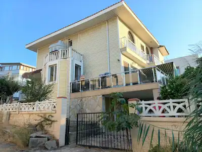 GÜZELBAHÇE ÇELEBI'DE DENIZ MANZARALI DUBLEKS VILLA