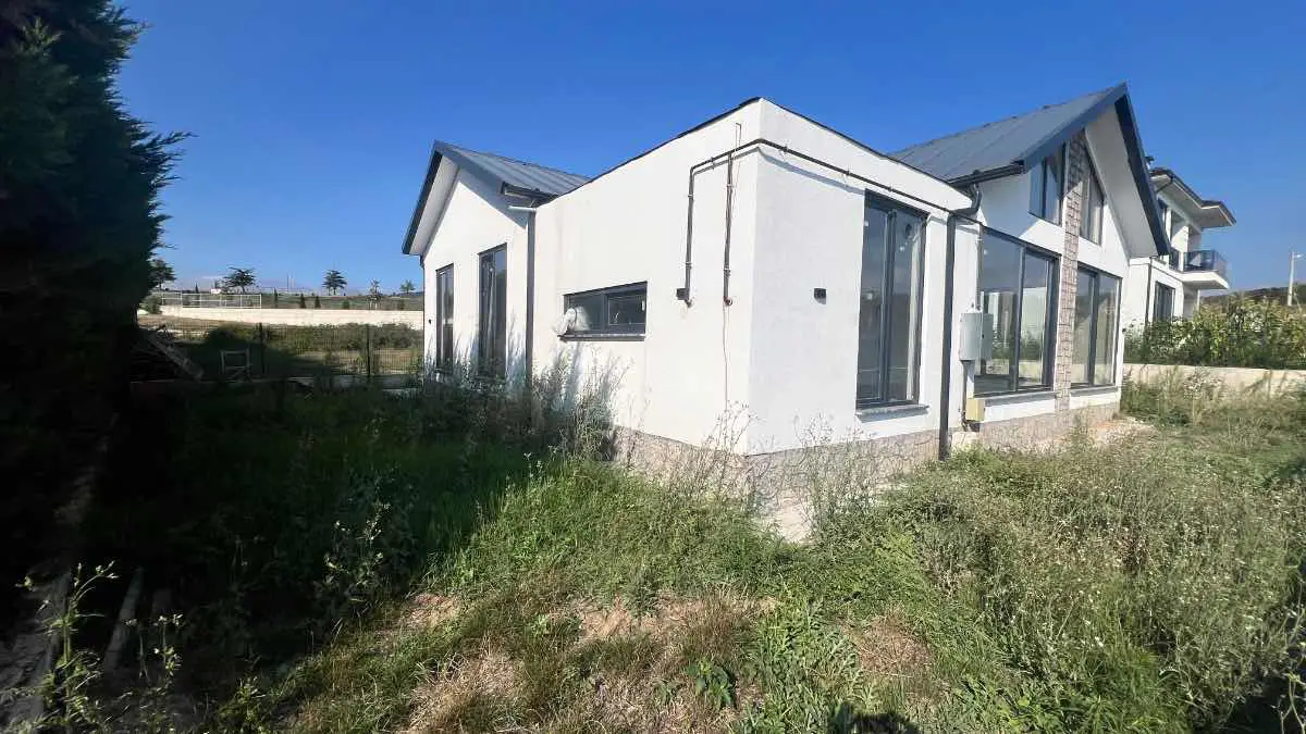 DÜZCE ÇAKIRLARDA DOĞA VE YEŞİLLİKLER İÇİNDE 4+1 MÜSTAKİL VİLLA