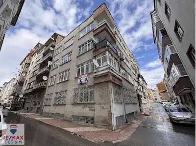 REMAX DEĞİŞİM MÜCAHİTTEN RIZAİYE MAH.DE SATILIK 3+1 ARAKAT DAİRE