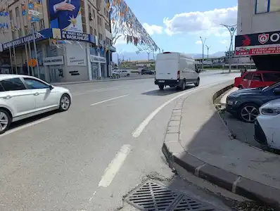KOCAELI VALILIĞI VE ADLIYE YAKINI, BIRLIK İŞ HANI'NDA 100 M² EŞYALI KIRALIK OFIS