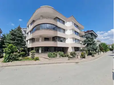 ÇANKAYA HILAL MAHALLESİNDE HOLLANDA KONSOLOSLUĞU YAKINI 4+1 DUBLEX 90 M2 TERASLI DAİRE
